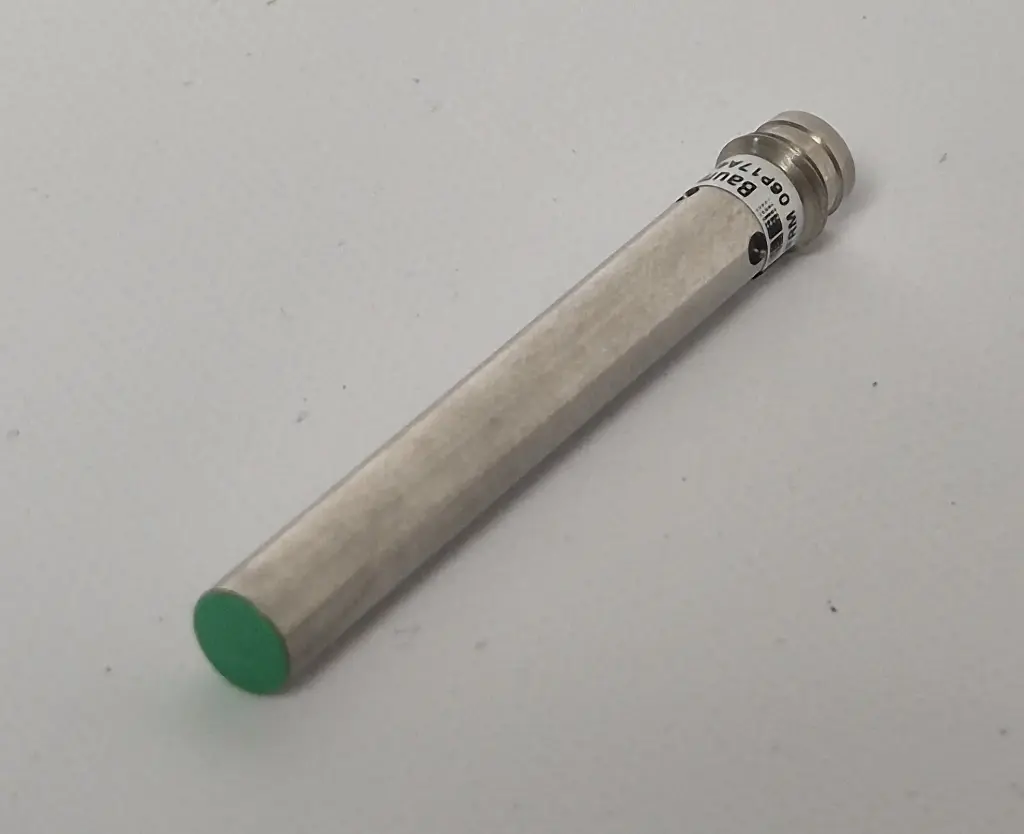 Proximity switch IFRM 06P17A4/S35L